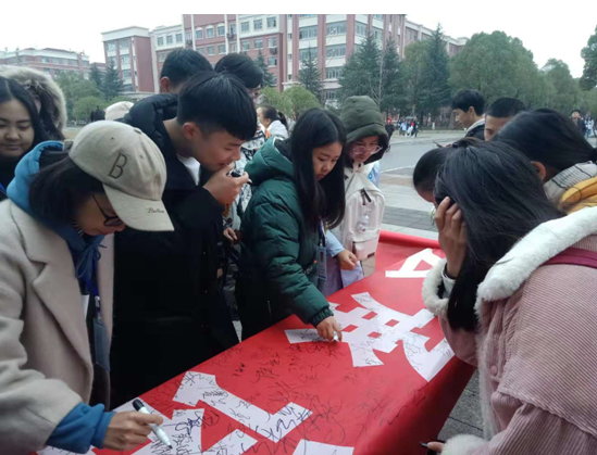 QQ图片20181206093309.png QQ图片20181206093309.png