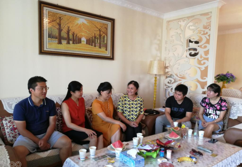 护理系党总支委员会成员与张文波.png 护理系党总支委员会成员与张文波.png