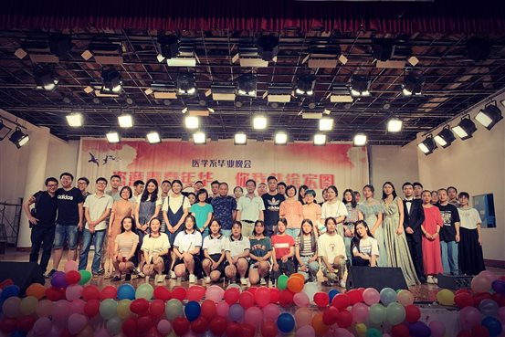 E:?9年上学期新闻系部新闻未发 .5 毕业晚会-41945c45f7cca6f6.jpg