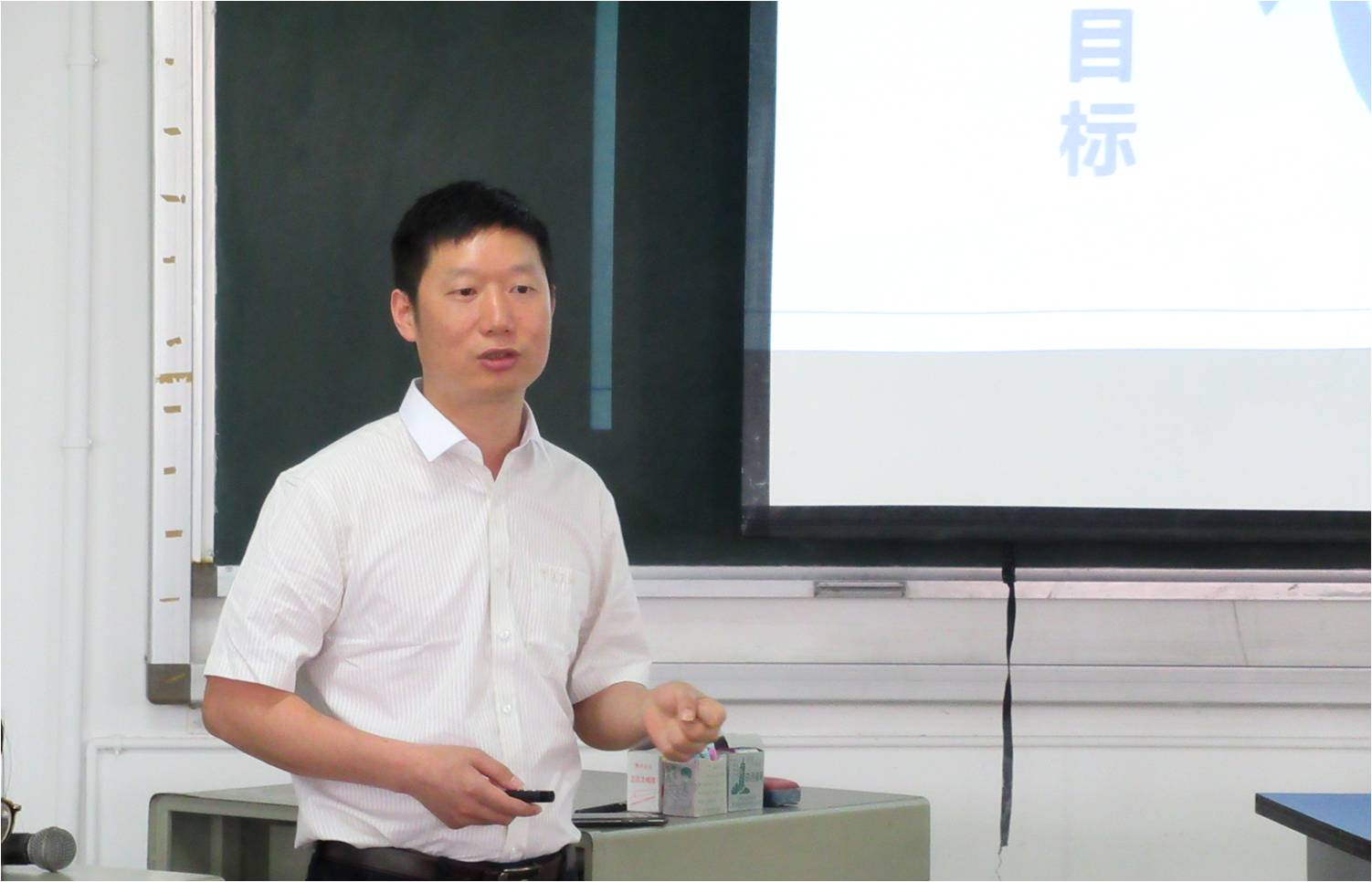 2养天和集团人资总监许必映上课.jpg 2养天和集团人资总监许必映上课.jpg