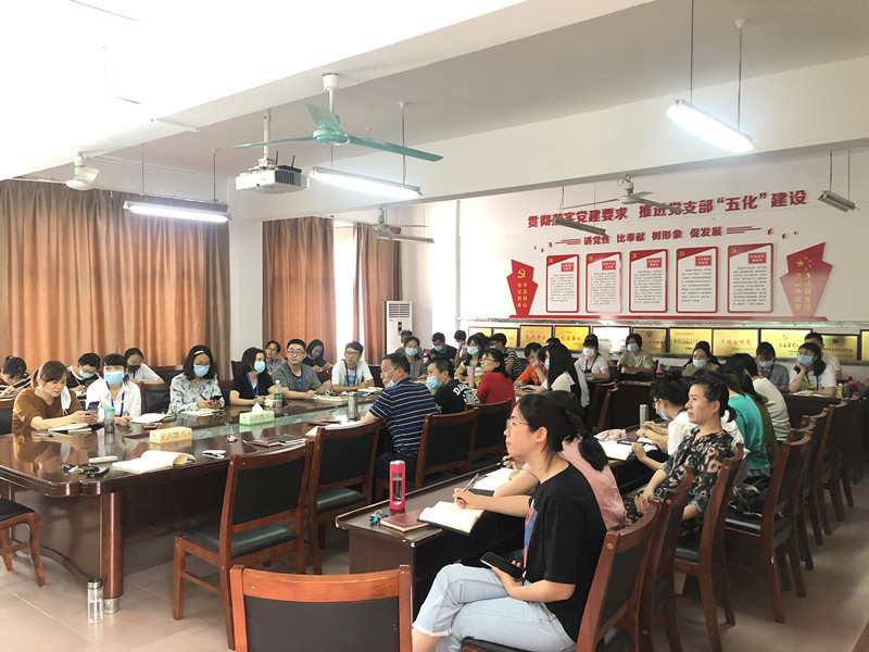 疫情后第一次线下主题党日活动2.jpg 疫情后第一次线下主题党日活动2.jpg