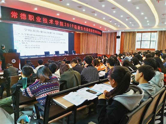 E:?9年下学期新闻未发待审	.6我系新生参加传染病防控知识讲座-1691704f14965c5b.jpg