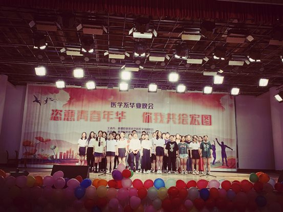 E:?9年上学期新闻系部新闻未发 .5 毕业晚会 f9336d108136a3e.jpg