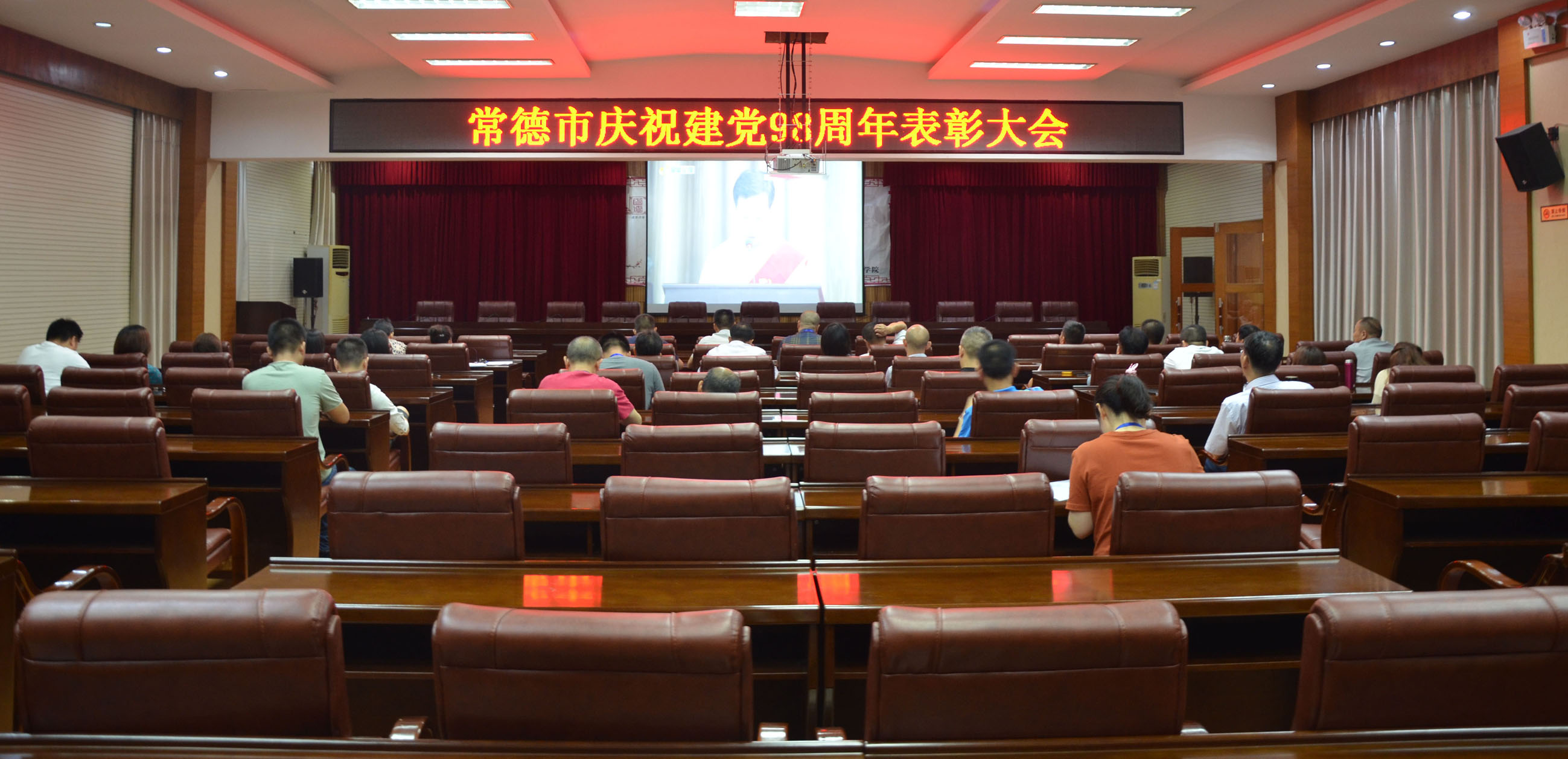 xinwen1.jpg xinwen1.jpg