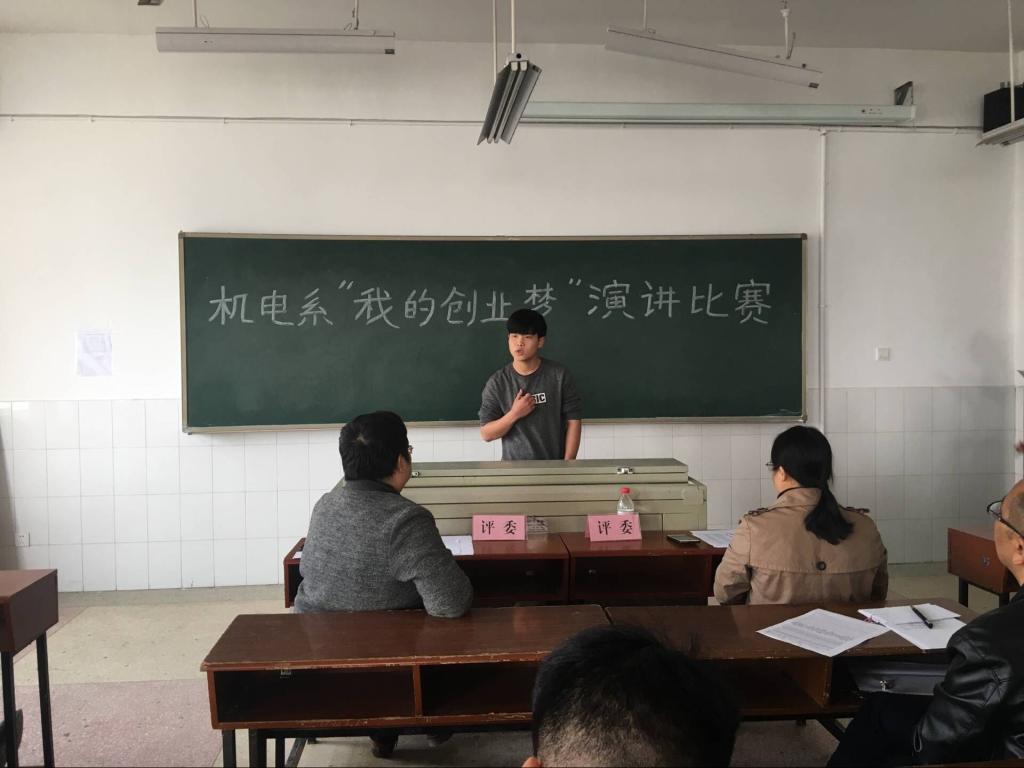 选手比赛2.jpg 选手比赛2.jpg