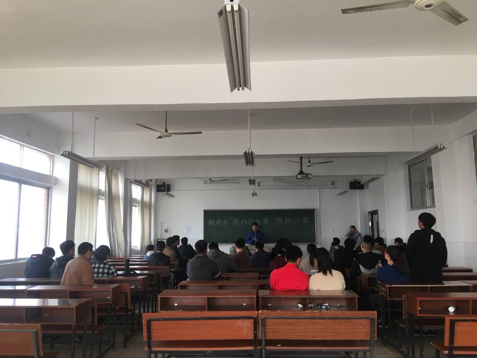 “我的创业梦”演讲会现场.jpg “我的创业梦”演讲会现场.jpg