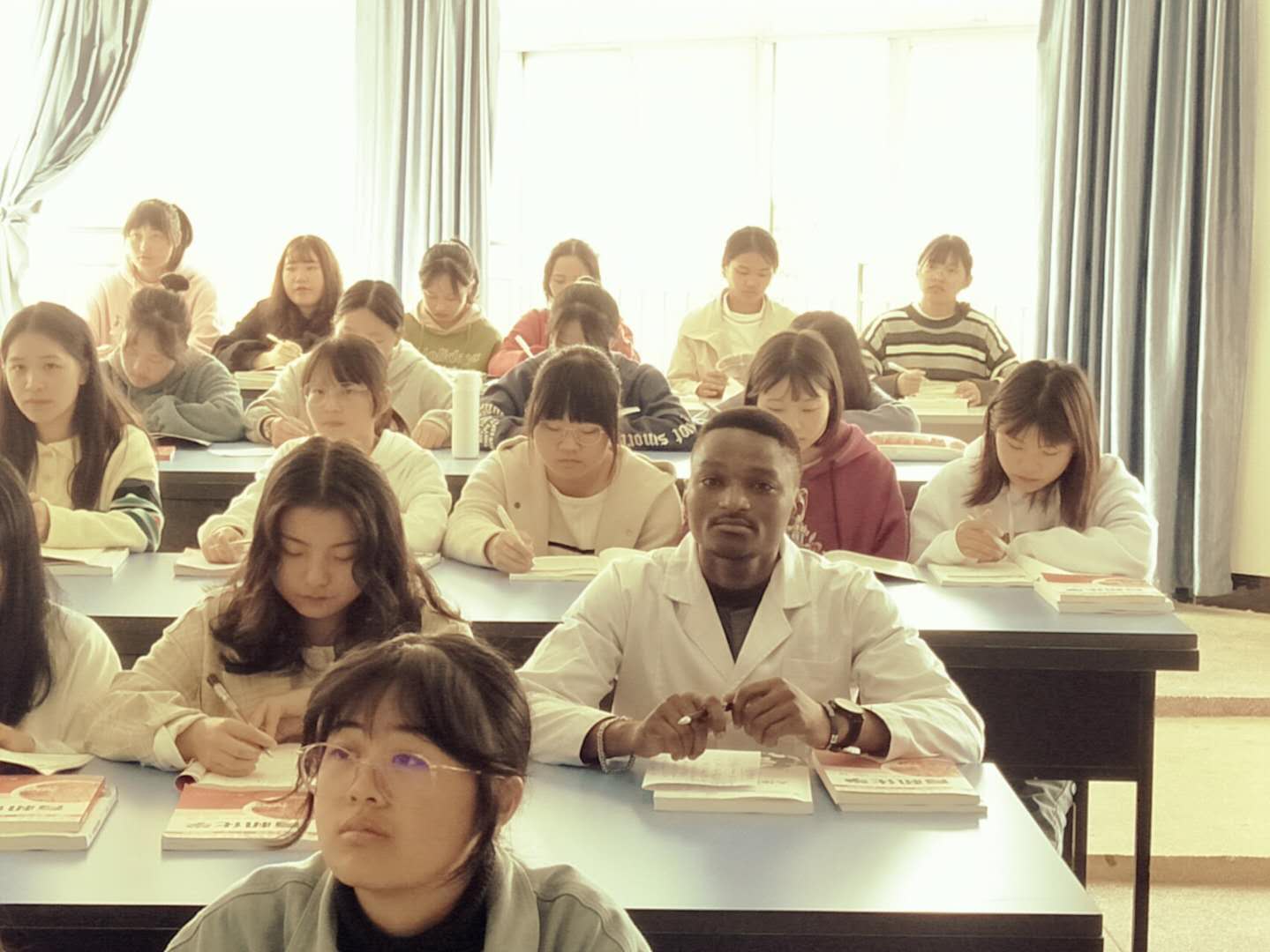 石文 药学系.jpg 石文 药学系.jpg